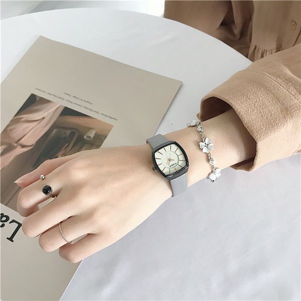 french minority star sky watch female students korean version of simple ribbon small delicate small dial leisure retro literature, Slivery;brown
french minority star sky watch female students korean version of simple ribbon small delicate small dial leisure retro literature, Slivery;brown