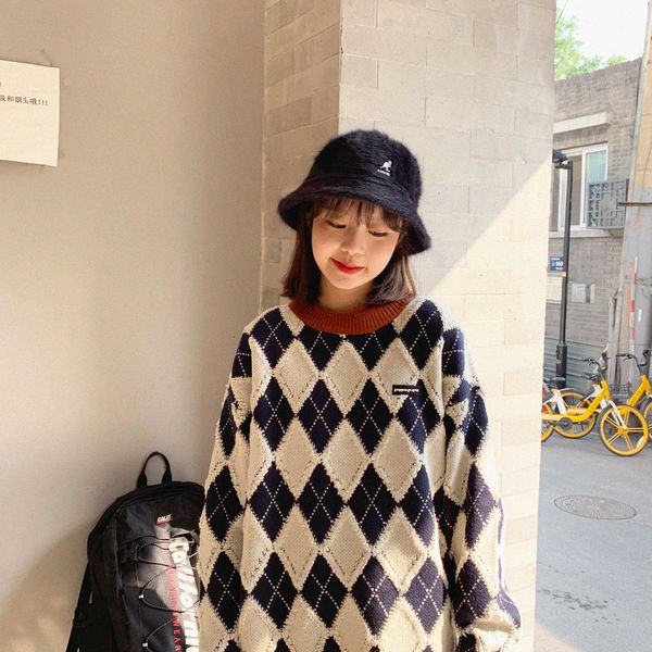 2021 new porto lingge loosed style female knit sweater autumn and winter mdbr, White;black
2021 new porto lingge loosed style female knit sweater autumn and winter mdbr, White;black