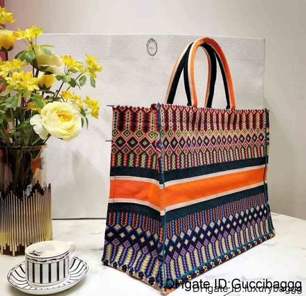 новый европейский стиль классические дамы tote сумка плечо кормальная сумка чисто благородный мягкий париж супермодель подиума
новый европейский стиль классические дамы tote сумка плечо кормальная сумка чисто благородный мягкий париж супермодель подиума