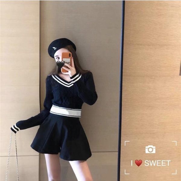 summer women's french classic women's v-neck sweater close-fitting cotton knitted clothing, White;black
summer women's french classic women's v-neck sweater close-fitting cotton knitted clothing, White;black