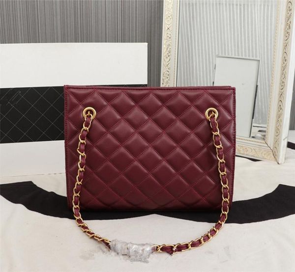 the latest fashion shoulder bags for women ,genuine leather shoulder bag, plaid storage bag , gold hardware woven chain
the latest fashion shoulder bags for women ,genuine leather shoulder bag, plaid storage bag , gold hardware woven chain