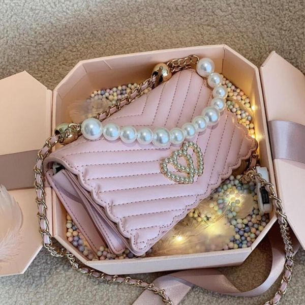 shoulder bags sweet lady pearl tote bag 2021 fashion pu leather women's designer handbag chain messenger
shoulder bags sweet lady pearl tote bag 2021 fashion pu leather women's designer handbag chain messenger