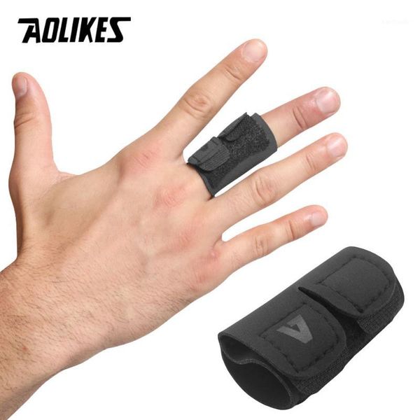 aolikes 1pcs sports volleyball basketball finger support protector finger guard bandage pain relief sport protective gear1, Black;red
aolikes 1pcs sports volleyball basketball finger support protector finger guard bandage pain relief sport protective gear1, Black;red