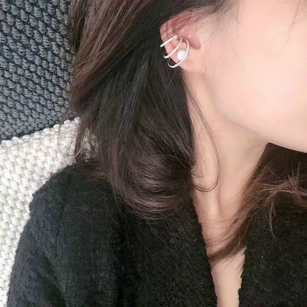 merry christmas to youthree layers of arc pearls with multiple lines without ear holes, Silver
merry christmas to youthree layers of arc pearls with multiple lines without ear holes, Silver