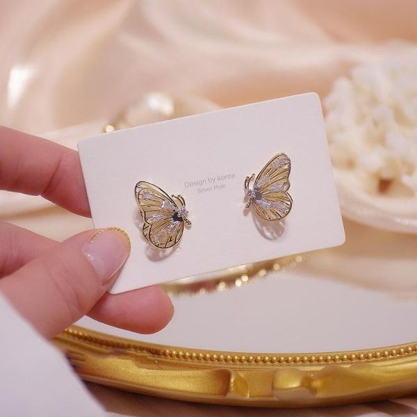 2021 new design fashion jewelry copper micro inlaid zircon earrings elegant delicate hollow stereo butterfly earrings for women, Golden;silver
2021 new design fashion jewelry copper micro inlaid zircon earrings elegant delicate hollow stereo butterfly earrings for women, Golden;silver