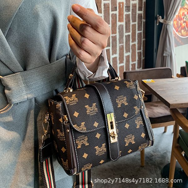 small ck womens bag 2020 new trendy korean style fashionable versatile handheld small square bag fashion trending shoulder messenger bag
small ck womens bag 2020 new trendy korean style fashionable versatile handheld small square bag fashion trending shoulder messenger bag