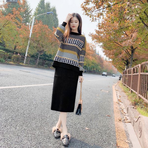 2021 new female onset autumn crew neck impression down sweater medium length skirt suit set of two pieces rtar, Gray
2021 new female onset autumn crew neck impression down sweater medium length skirt suit set of two pieces rtar, Gray
