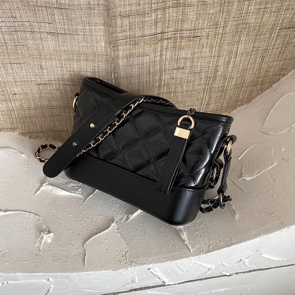 solid color foreign style large capacity shoulder bag 2021 new fashion all-match women's designer messenger bag
solid color foreign style large capacity shoulder bag 2021 new fashion all-match women's designer messenger bag