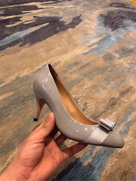2020 luxury designer women shoes red bottom high heels 7.5 cm nude black white leather pointed toes ladies pumps dress shoes
2020 luxury designer women shoes red bottom high heels 7.5 cm nude black white leather pointed toes ladies pumps dress shoes