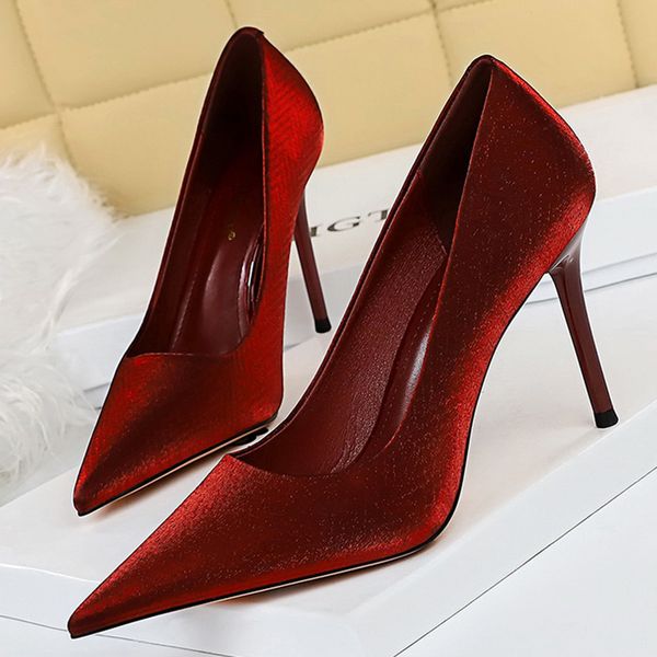 2021 women .5cm high heels stiletto silk satin pumps female nightclub wedding heels girls scarpins bridal party red shoesmultifunctio, Black
2021 women .5cm high heels stiletto silk satin pumps female nightclub wedding heels girls scarpins bridal party red shoesmultifunctio, Black
