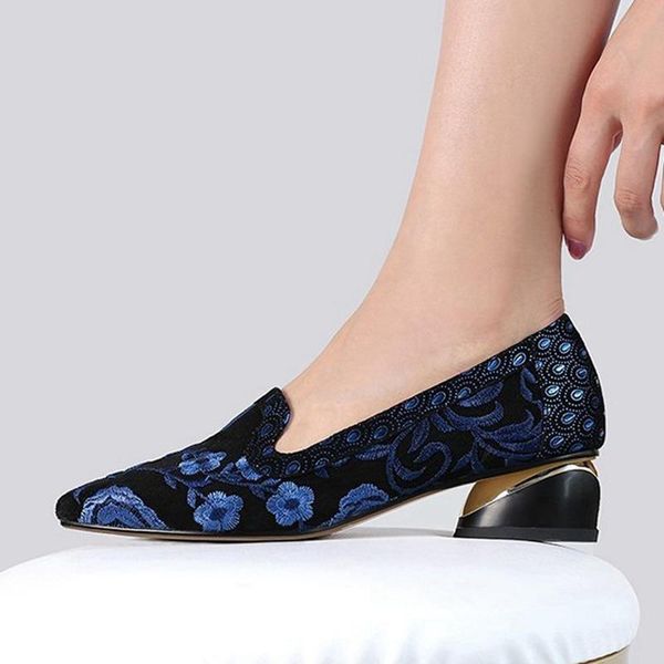 2021 new autumn ladies shallow pumps rivet pumps women pointed toe chunky heels slip on shoes woman shoes, Black
2021 new autumn ladies shallow pumps rivet pumps women pointed toe chunky heels slip on shoes woman shoes, Black