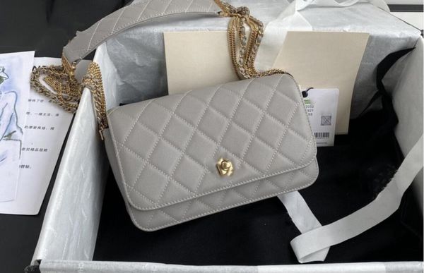 fashion new ladies luxury classic cowhide luxury makeup finishing messenger travel single shoulder messenger wallet mini single 13*21*7
fashion new ladies luxury classic cowhide luxury makeup finishing messenger travel single shoulder messenger wallet mini single 13*21*7