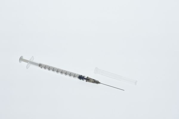 1 100 / sets ml / lot 1cc syringe needle hand gluecraft liquid dispensing glue syringe and sheath
1 100 / sets ml / lot 1cc syringe needle hand gluecraft liquid dispensing glue syringe and sheath