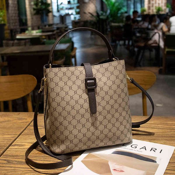 handbags bags female 2021 large capacity bucket fashion single shoulder messenger mother handbag, Black;red
handbags bags female 2021 large capacity bucket fashion single shoulder messenger mother handbag, Black;red