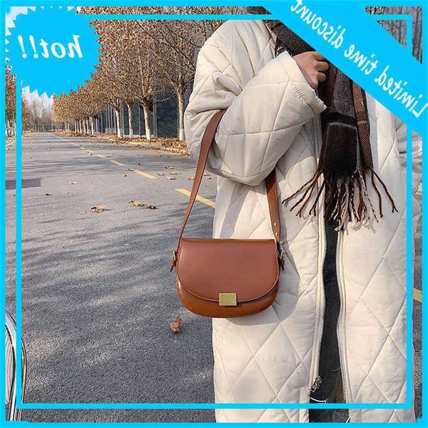 square lock oil leather saddle women's 2020 new style slung versatile fashion one shoulder bag
square lock oil leather saddle women's 2020 new style slung versatile fashion one shoulder bag