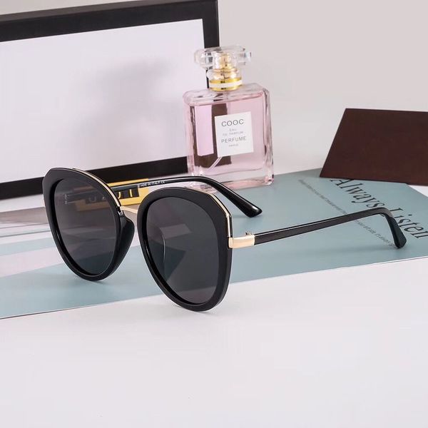 новые роскошные моды дизайнерские мужчины и женщины солнцезащитные очки круглые пластины рама открытый uv400 вождение партии пляжные солнцез, White;black
новые роскошные моды дизайнерские мужчины и женщины солнцезащитные очки круглые пластины рама открытый uv400 вождение партии пляжные солнцез, White;black