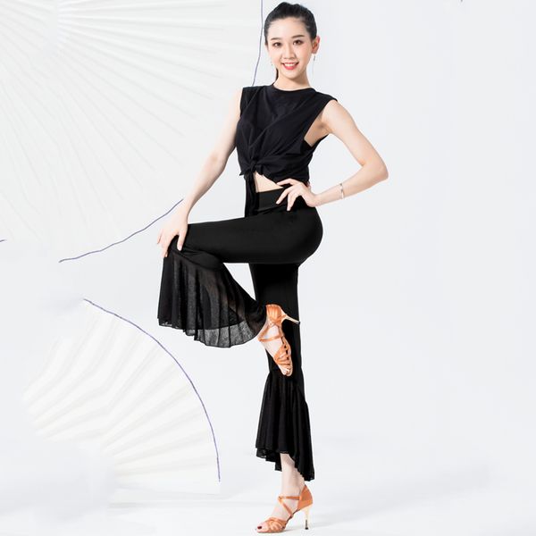 new style dance pants latin ballroom practice pants flared pants with ruffles trousers competition women medium high waist, Black;red
new style dance pants latin ballroom practice pants flared pants with ruffles trousers competition women medium high waist, Black;red