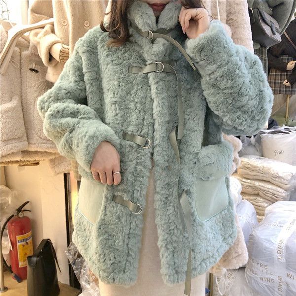 2020 new womens designers winter coats buttoned outerwear clothes windbreaker warm women clothing faux fur jackets, Black
2020 new womens designers winter coats buttoned outerwear clothes windbreaker warm women clothing faux fur jackets, Black