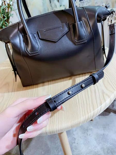 genuine leather handbags female classic shoulderbag handbag women shoulder crossbody bags inclined bag quality aslant dumplings package
genuine leather handbags female classic shoulderbag handbag women shoulder crossbody bags inclined bag quality aslant dumplings package