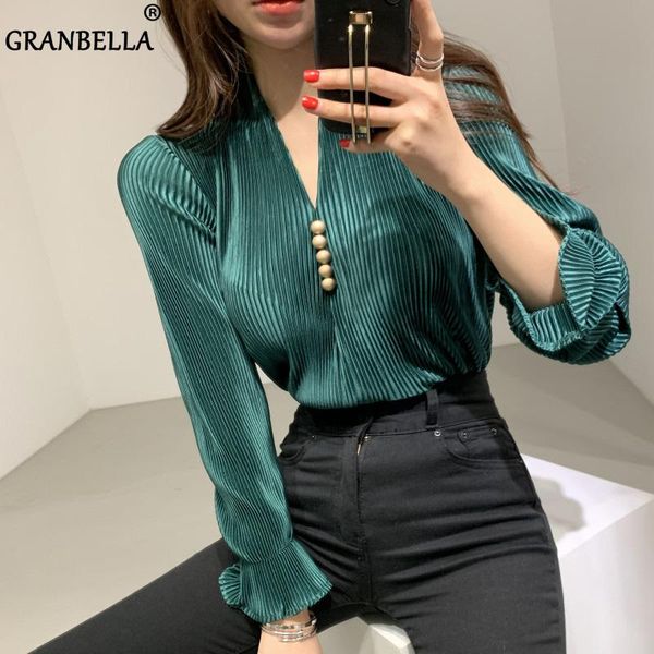 2020 autumn fashion south korea elegant retro v-neck slim pleated button shirt solid color long sleeve ladies, White 
2020 autumn fashion south korea elegant retro v-neck slim pleated button shirt solid color long sleeve ladies, White