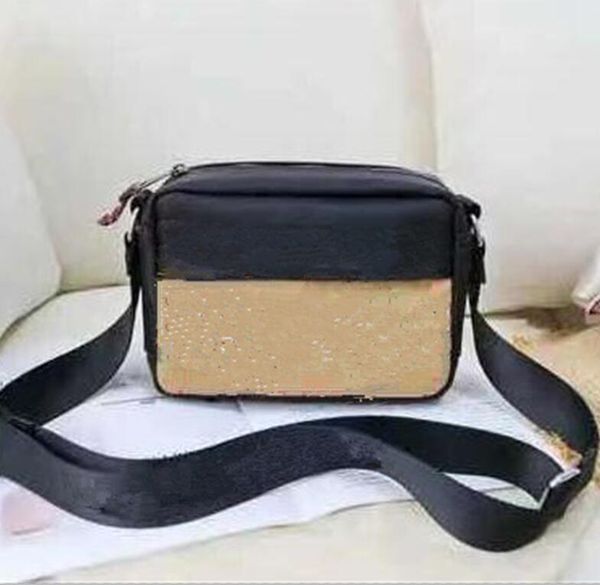 men's women'splaid canvas cloth messenger bag camera bag shoulder bag workmanship high-end product size 22 cm
men's women'splaid canvas cloth messenger bag camera bag shoulder bag workmanship high-end product size 22 cm