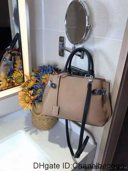 designer design soft lychee grain cowhide women's single shoulder diagonal bag star same style
designer design soft lychee grain cowhide women's single shoulder diagonal bag star same style