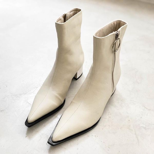 boots deat 2021 autumn and winter fashion casual zipper solid pointed short women black plush high heel shoes thin sg754
boots deat 2021 autumn and winter fashion casual zipper solid pointed short women black plush high heel shoes thin sg754