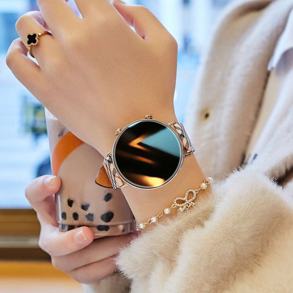 new color screen smart watch women's simple temperament multifunctional waterproof bluetooth music call heart rate wind lovers sports
new color screen smart watch women's simple temperament multifunctional waterproof bluetooth music call heart rate wind lovers sports