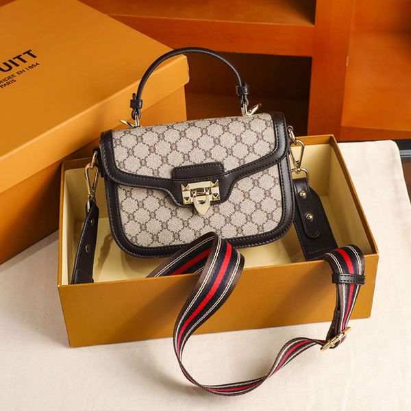 luxurys designers 2021 new style small printing fashionable temperament female vibrato tiktok with the same shoulder bag net red envelope
luxurys designers 2021 new style small printing fashionable temperament female vibrato tiktok with the same shoulder bag net red envelope