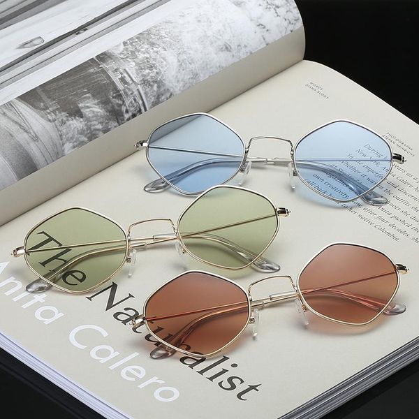 2020 new irregular polygon sunglasses for women europe and the united states retro trend marine small square beach sun shade, White;black
2020 new irregular polygon sunglasses for women europe and the united states retro trend marine small square beach sun shade, White;black