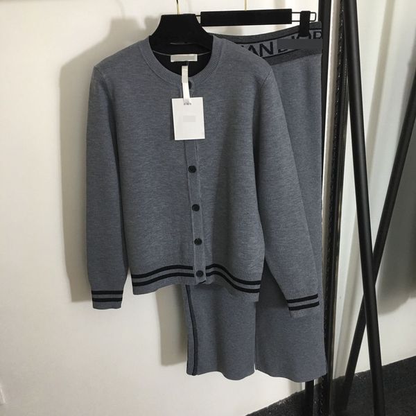 1105 2020 sweater letter crew neck white grtwo pieces sets long sleeve pullover brand same style sweater fashion sweater qian
1105 2020 sweater letter crew neck white grtwo pieces sets long sleeve pullover brand same style sweater fashion sweater qian