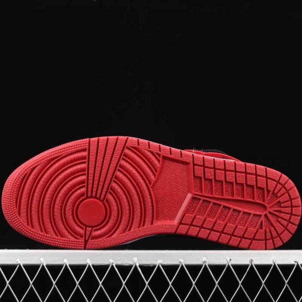 2021 1 1s high og bred patent basketball shoes men women black red classic sport sneakers chaussures{category}
2021 1 1s high og bred patent basketball shoes men women black red classic sport sneakers chaussures{category}