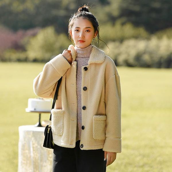 2020 winter new lamb velvet jacket female fur one solid color loose thick plush small fragrance jacket female, Black;brown
2020 winter new lamb velvet jacket female fur one solid color loose thick plush small fragrance jacket female, Black;brown