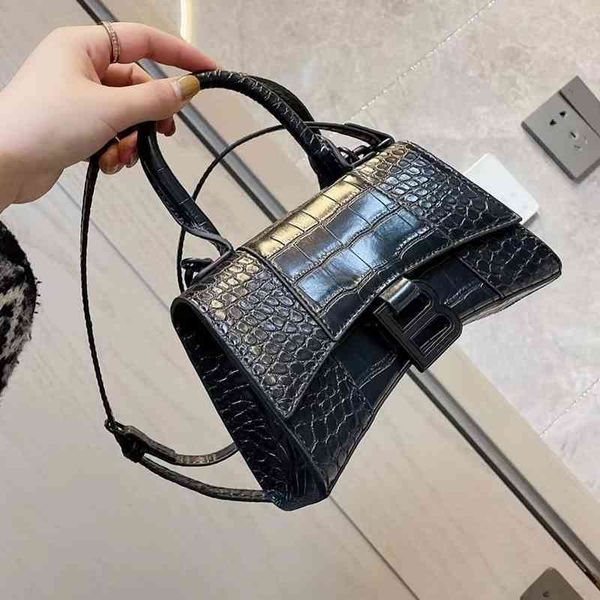 bags balenciga correct women luxurys handbag net red same b-button alligator leather one shoulder slant cross handshoulder luxurys
bags balenciga correct women luxurys handbag net red same b-button alligator leather one shoulder slant cross handshoulder luxurys