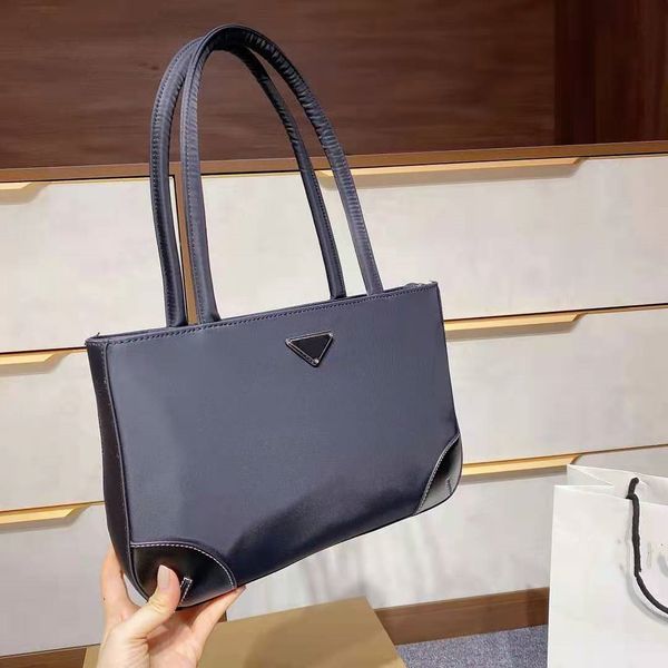 in 2020, the designer designed high-quality nylon women's one shoulder handbag is popular, fashionable and classic high-end handbag
in 2020, the designer designed high-quality nylon women's one shoulder handbag is popular, fashionable and classic high-end handbag