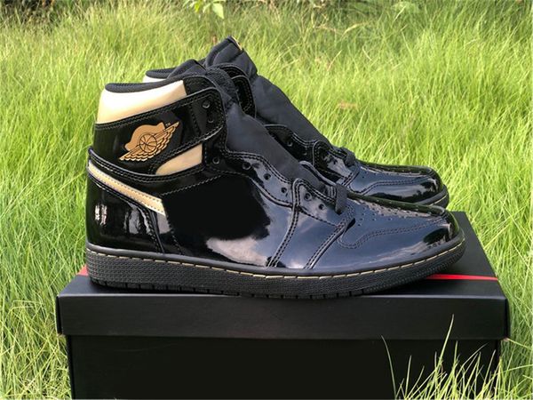 2021 new release air high og 1 black gold mens outdoor shoes patent leather black metallic gold zapatos sneakers with original box us7-13
2021 new release air high og 1 black gold mens outdoor shoes patent leather black metallic gold zapatos sneakers with original box us7-13