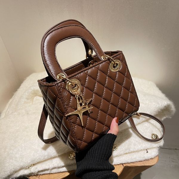 autumn winter texture bag 2021 new women's fashion versatile messenger high sense hand diana
autumn winter texture bag 2021 new women's fashion versatile messenger high sense hand diana