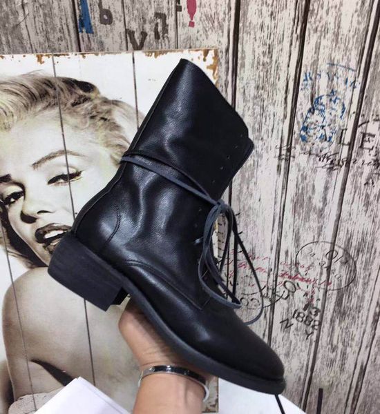 designer womens boots luxury black rope decorated leather round head lace-up low heel with box size 35-40
designer womens boots luxury black rope decorated leather round head lace-up low heel with box size 35-40