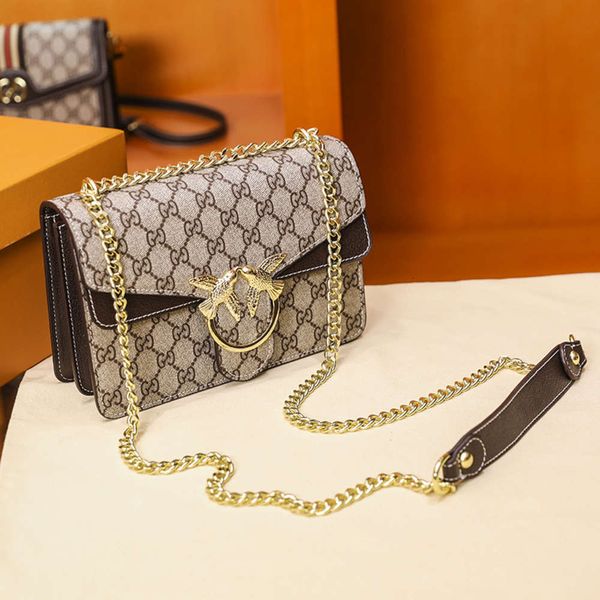 luxurys designers hong kong women's swallow small fragrance fashion chain messenger bag
luxurys designers hong kong women's swallow small fragrance fashion chain messenger bag