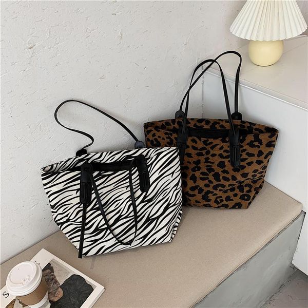 web celebrity tote bag woman 2020 new fashion zebra-print one shoulder bag niche design large capacity shopping bags
web celebrity tote bag woman 2020 new fashion zebra-print one shoulder bag niche design large capacity shopping bags