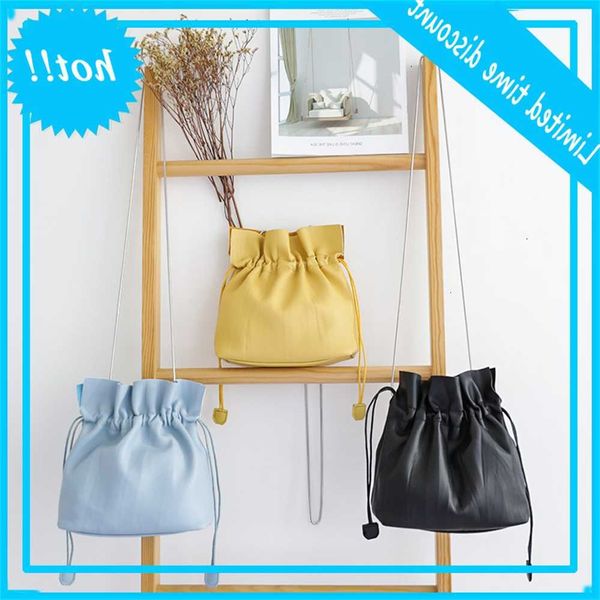 korean fashion messenger simple and versatile drawstring bucket popular foreign style wrinkled chain shoulder bag
korean fashion messenger simple and versatile drawstring bucket popular foreign style wrinkled chain shoulder bag