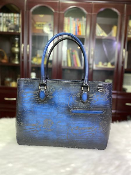 2022 new womens and mens luxury designer handbag great bag great letter decoration letter leather handbags, Blue;pink
2022 new womens and mens luxury designer handbag great bag great letter decoration letter leather handbags, Blue;pink