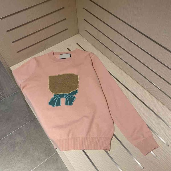 2022 factory wholesale new model bow flocking letter embroidery crew neck pink female autumn loose casual sweater, White;black
2022 factory wholesale new model bow flocking letter embroidery crew neck pink female autumn loose casual sweater, White;black