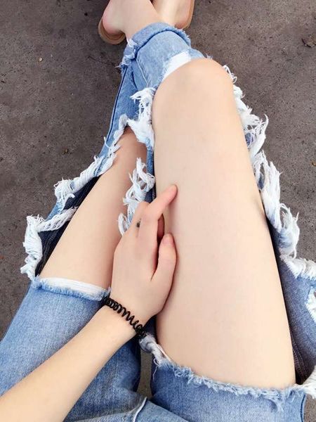 knee big hole jeans women's baggy beggars' capris, Blue 
knee big hole jeans women's baggy beggars' capris, Blue