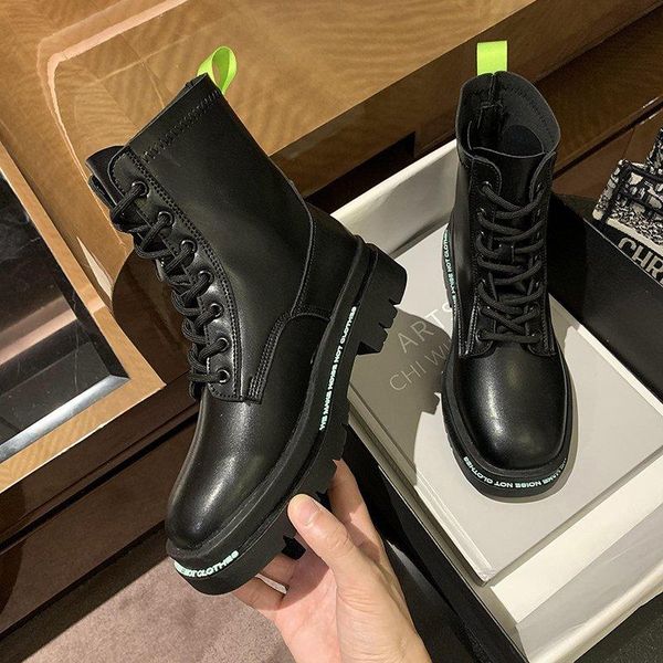 мода в европейском стиле черная платформа martin boots round toe black заглядывая ботинки ботильоны для лодыжки женщины дизайнерские панкуги
мода в европейском стиле черная платформа martin boots round toe black заглядывая ботинки ботильоны для лодыжки женщины дизайнерские панкуги