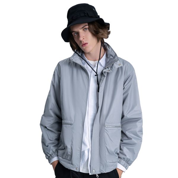 grey functional windbreaker with cotton windbreaker and metal zipper pocket cotton jacket zipper men coat upset, White;black
grey functional windbreaker with cotton windbreaker and metal zipper pocket cotton jacket zipper men coat upset, White;black