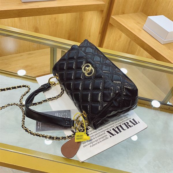 wholesale factory ladies leathers shoulder bags classic solid color plaid chain bag retro sewing fashion handbags street trend soft leather
wholesale factory ladies leathers shoulder bags classic solid color plaid chain bag retro sewing fashion handbags street trend soft leather