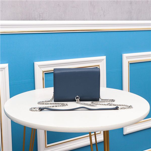 2020 new style female bag designer handbag simple tassel magnetic cowhide luxury designer handbag fashion handbag
2020 new style female bag designer handbag simple tassel magnetic cowhide luxury designer handbag fashion handbag