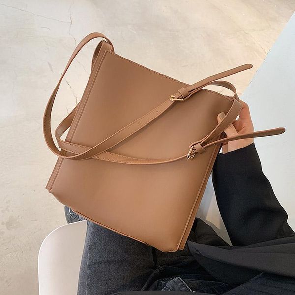 simple solid women handbag borsa a tracolla da donna square designer big tote for women soft leather shoulder bag
simple solid women handbag borsa a tracolla da donna square designer big tote for women soft leather shoulder bag