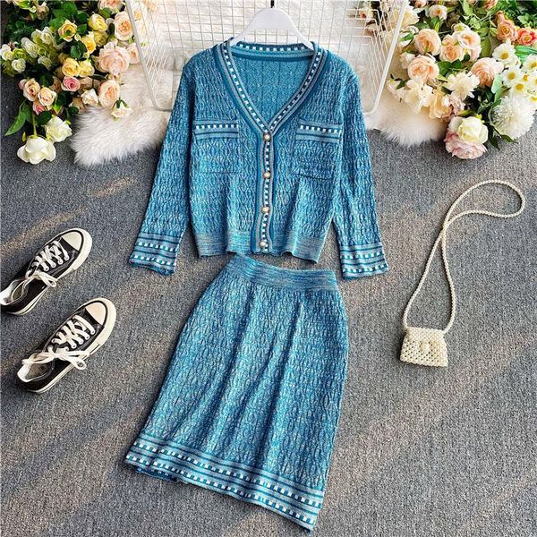 autumn new socialite elegant v-neck knitted cardigan suit female + high-waisted a- line skirt piece, Gray
autumn new socialite elegant v-neck knitted cardigan suit female + high-waisted a- line skirt piece, Gray